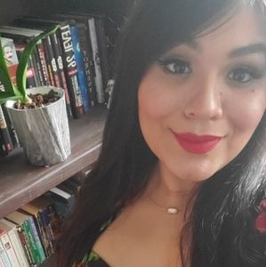 Meet your Posher, Issis